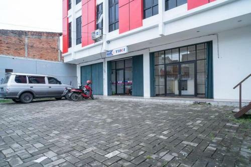 Hotel Reddoorz Near Stasiun Tangerang