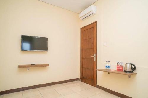 Hotel Reddoorz Near Stasiun Tangerang