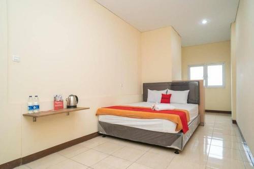 Hotel Reddoorz Near Stasiun Tangerang