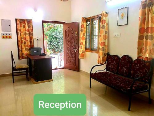 Hostal Living Edge Residency