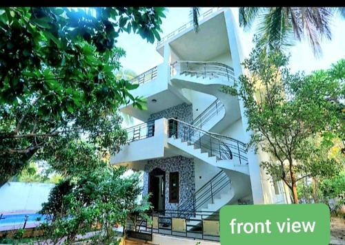 Hostal Living Edge Residency