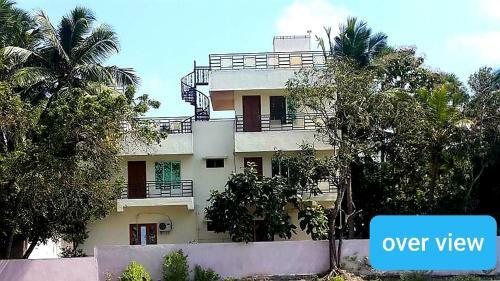 Hostal Living Edge Residency