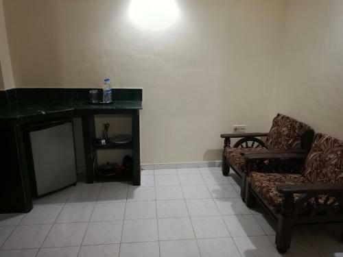Hotel Alanapoolstay