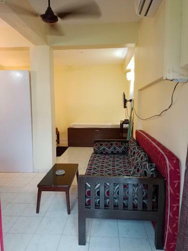 Hotel Alanapoolstay