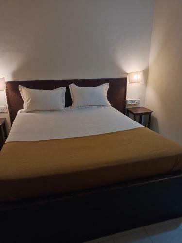 Hotel Alanapoolstay