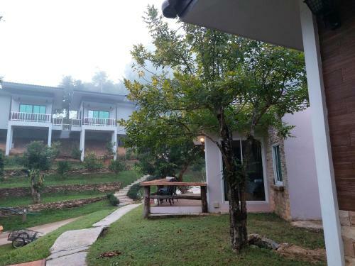 Bed & Breakfast Theroadview Resort