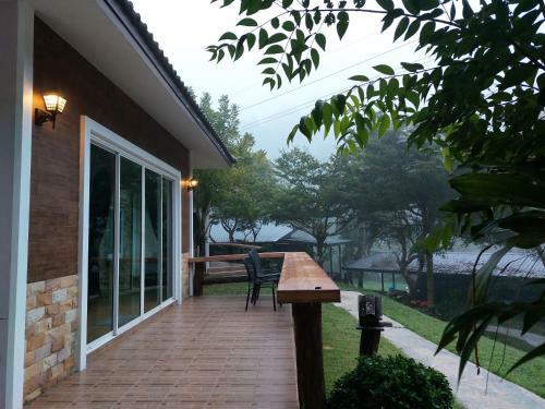 Bed & Breakfast Theroadview Resort