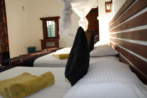 Hostal Manel Guest House