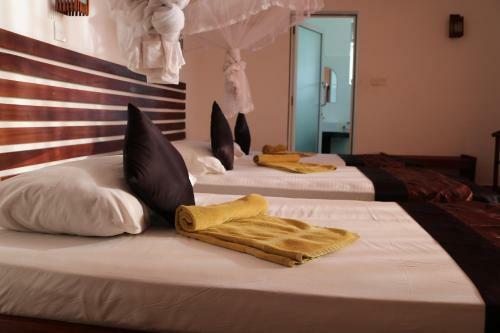 Hostal Manel Guest House