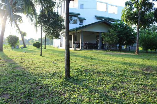 Hostal Manel Guest House