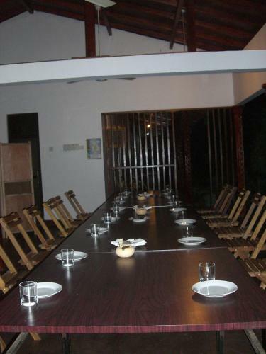 Hostal The Senaro Holiday Inn