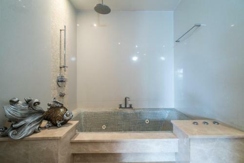 Apartamento Bangtao Beach Front By Lofty