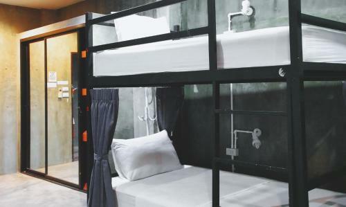 Pond's Hostel