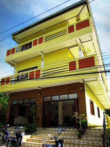Hotel Big Yellow House