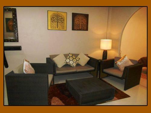 Hostal The Miracle Guesthouse & Diving
