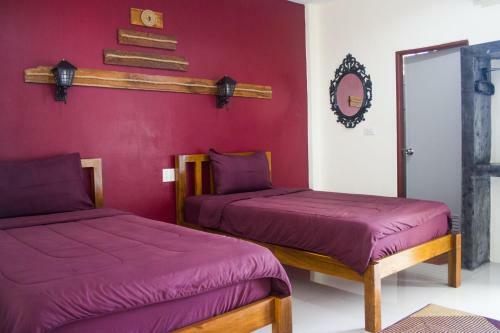 Hostal The Miracle Guesthouse & Diving