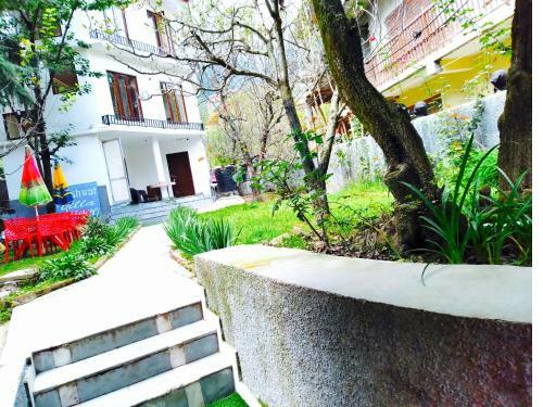 Shashwat Homestay With Garden View