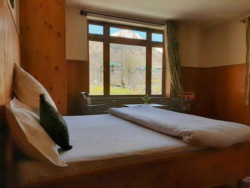 The Suburban Cottage - Rooms