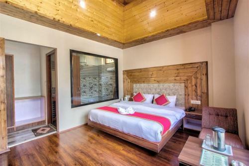Hotel Chandel Royal Cottage Crc