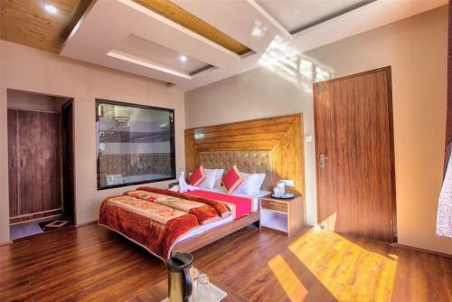 Hotel Chandel Royal Cottage Crc