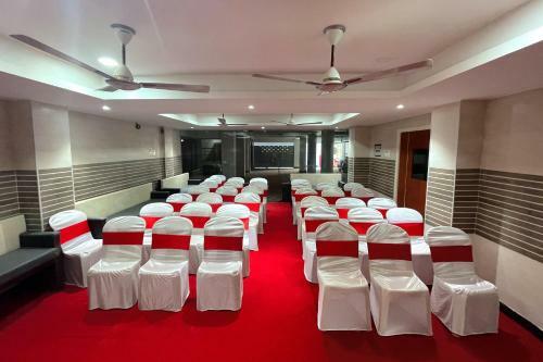 Hotel K11 Express - Opp Express Avenue
