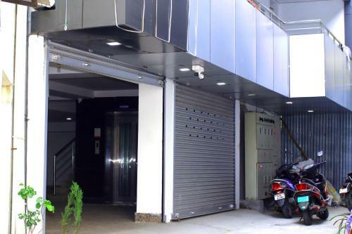 Hotel K11 Express - Opp Express Avenue