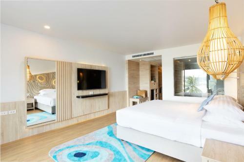 Liv Hotel Phuket Patong Beachfront - Sha Extra Plus