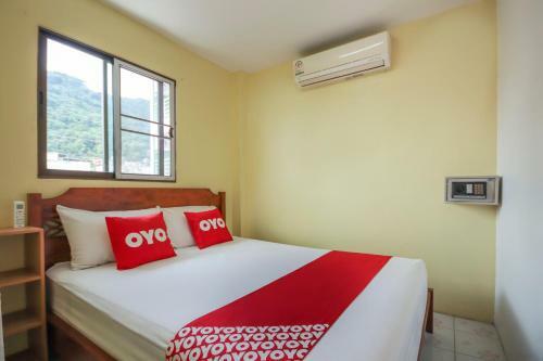 Hotel Vaccinated Staff - Oyo 885 You And Me House