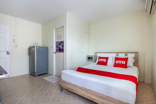 Hotel Vaccinated Staff - Oyo 885 You And Me House