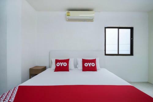 Hotel Vaccinated Staff - Oyo 885 You And Me House