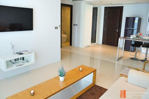 Emerald Terrace Apartment Patong
