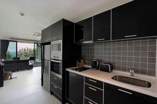 Exotic 4*twin Sands Studio Apartment