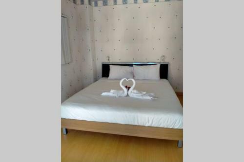 Spacious Apartment 10 Minute Walk To A Beach