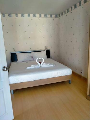 Spacious Apartment 10 Minute Walk To A Beach