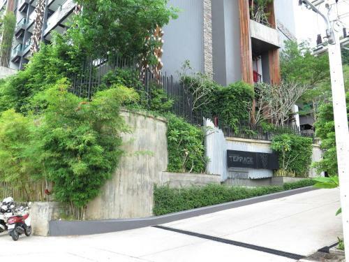 Pool Front Sexy Studio Fully Furnished Apartment