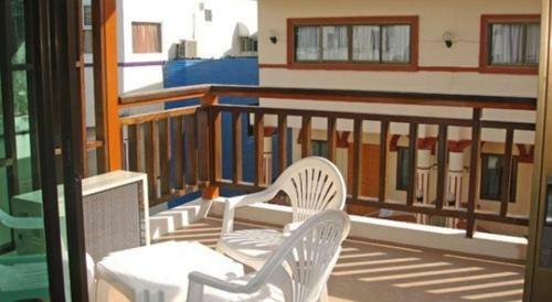 Hostal Tropicoza Guest House