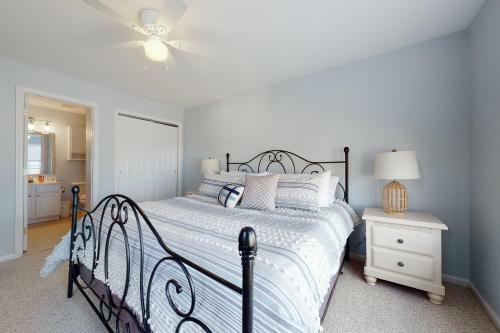 Bethany Bay --- 4306 Pettinaro