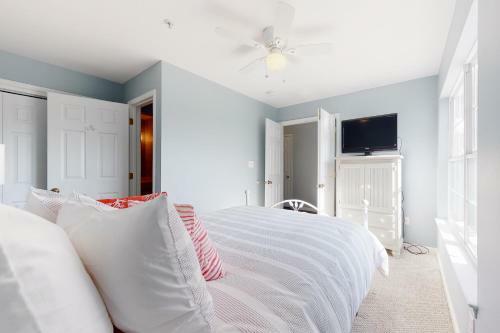Bethany Bay --- 4306 Pettinaro