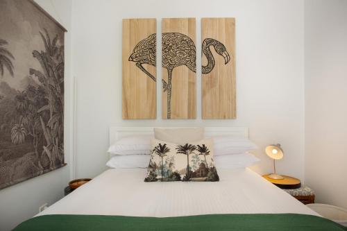 Modern And Stylish Inner-west Apartment, On-site Pool