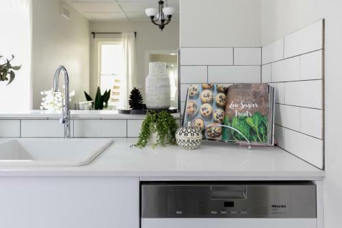 Apartamento Walk Everywhere In The City From A Historic Home