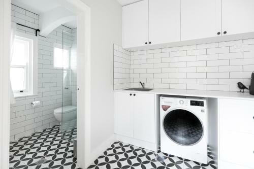 Apartamento Walk Everywhere In The City From A Historic Home