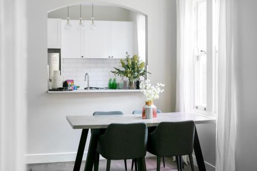 Apartamento Walk Everywhere In The City From A Historic Home