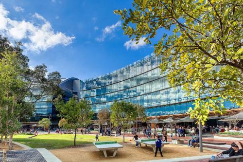 Modern Apartment With Parking, Great Cbd Location