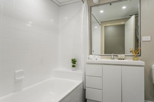 Modern Apartment With Parking, Great Cbd Location