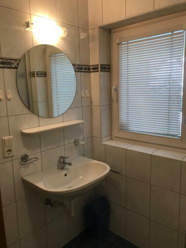 Hostal Low - Budget Room Anfang