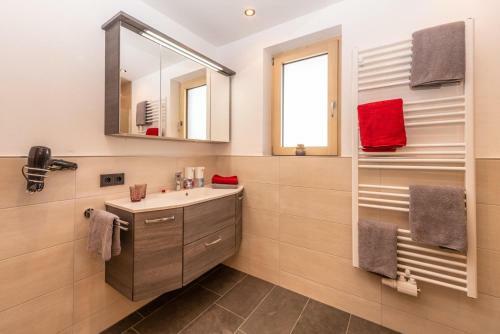 Apart Melanie