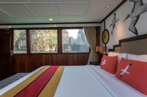 L'azalee Cruise Halong