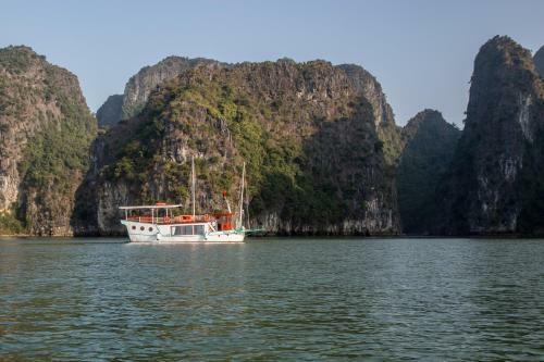 L'azalee Cruise Halong