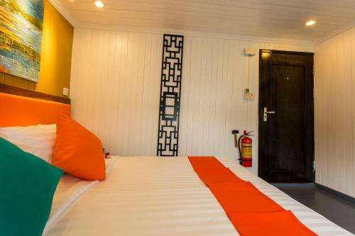 L'azalee Cruise Halong