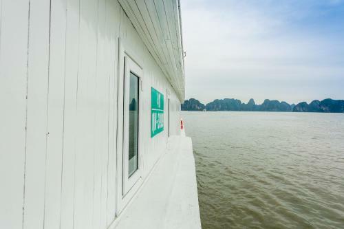 L'azalee Cruise Halong